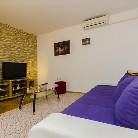 Karlo Apartment